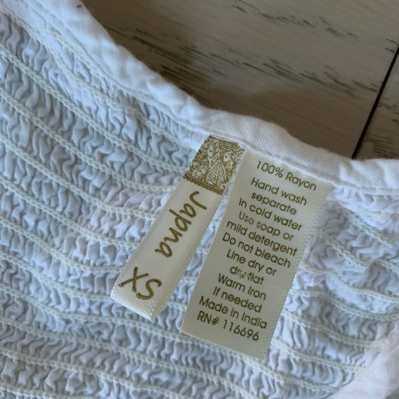 Smocked white tank - Picture 2 of 2